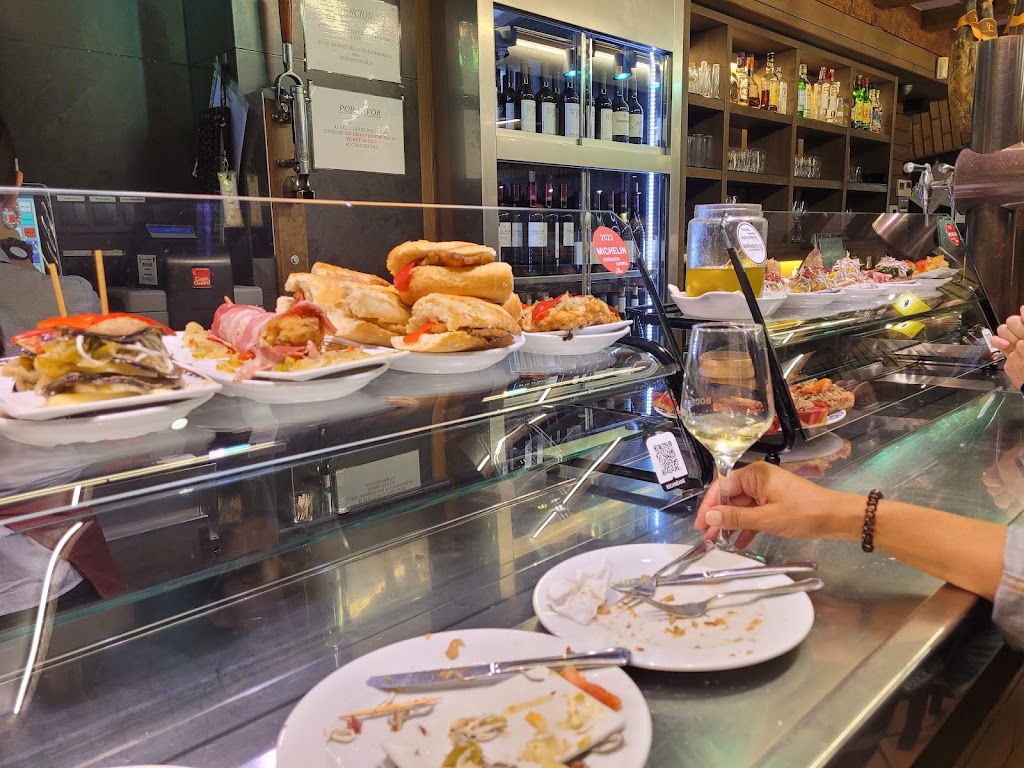 Bodegon Sarria — Comida y bebida