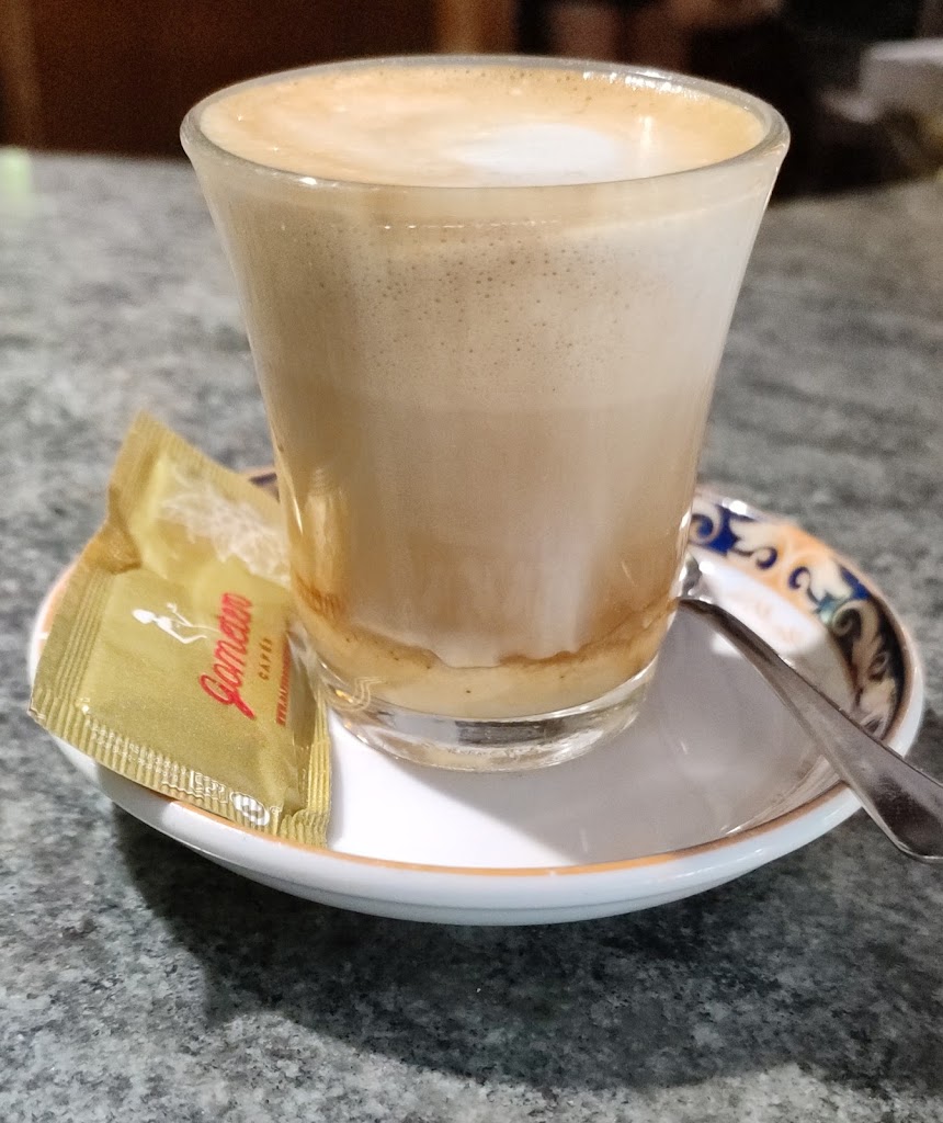 Cafeteria Seridan — Comida y bebida