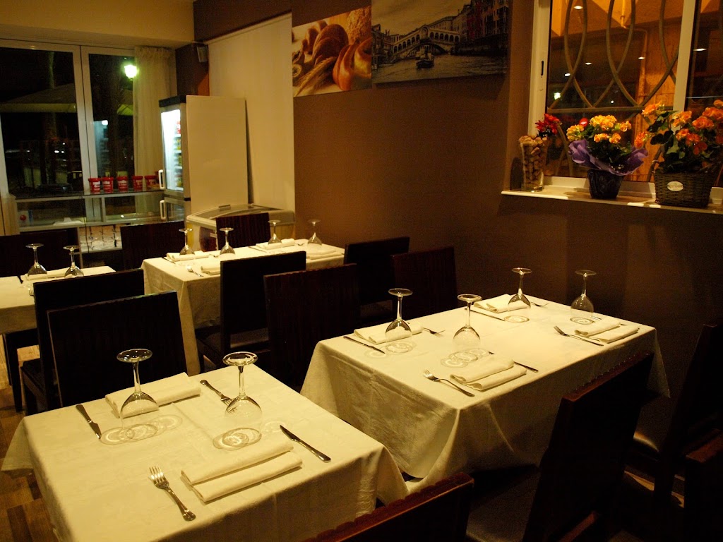 Panzerotti Cafe — Ambiente