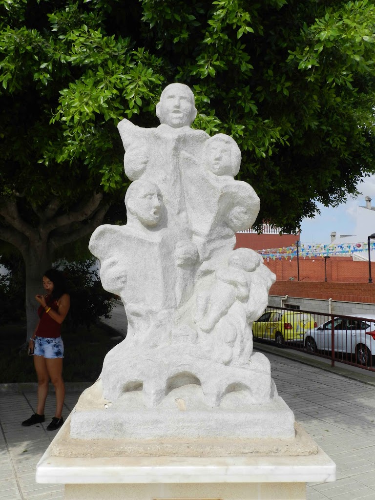 Estatua Certamen De Nanas y Villancicos