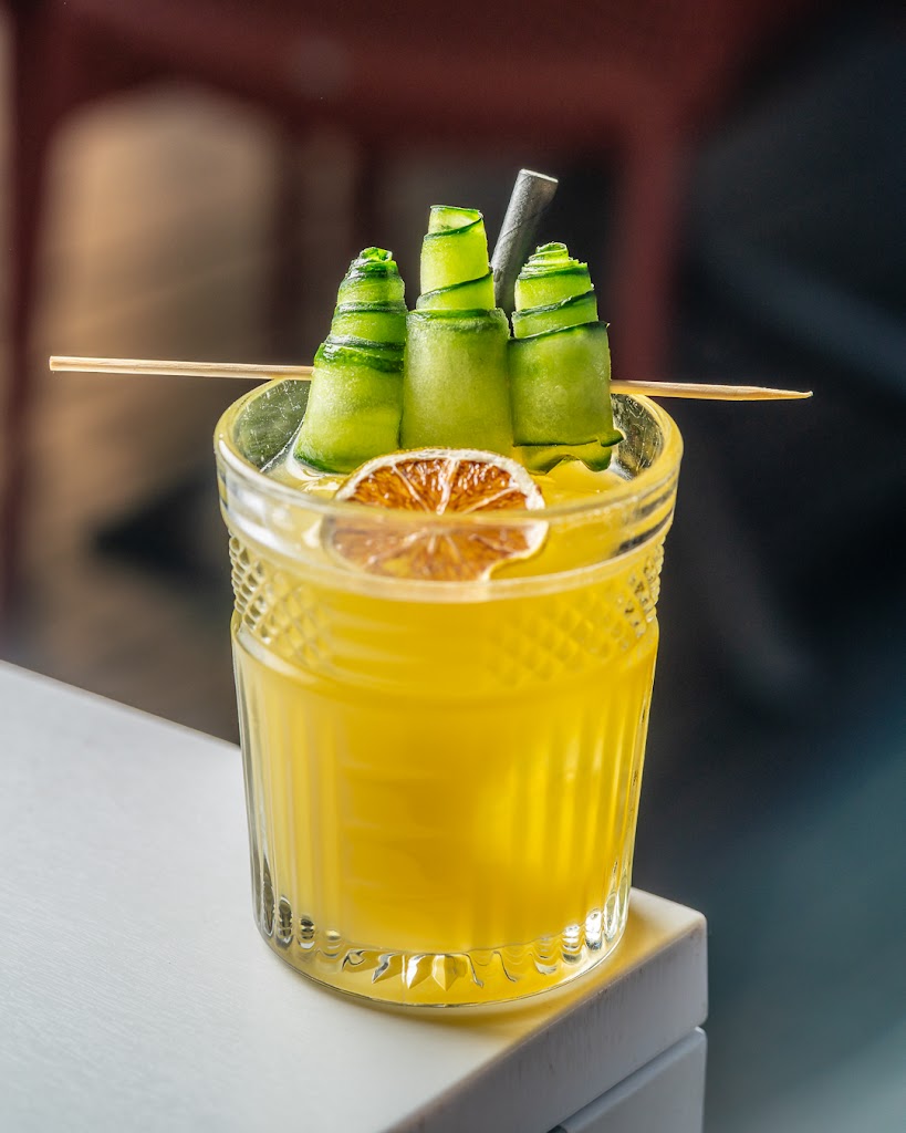 Roca Negra Sunset Club — Comida y bebida