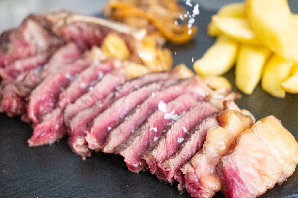 Restaurante La Lobera — Comida y bebida