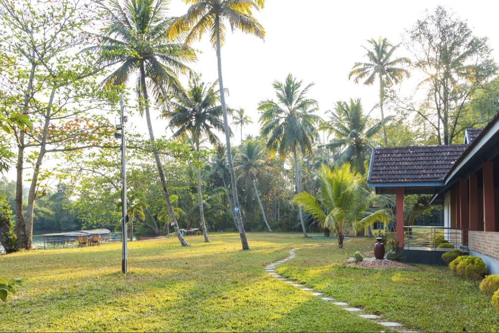 Thodukayil - The Lakeside Homestay and Integrated Farm Resort