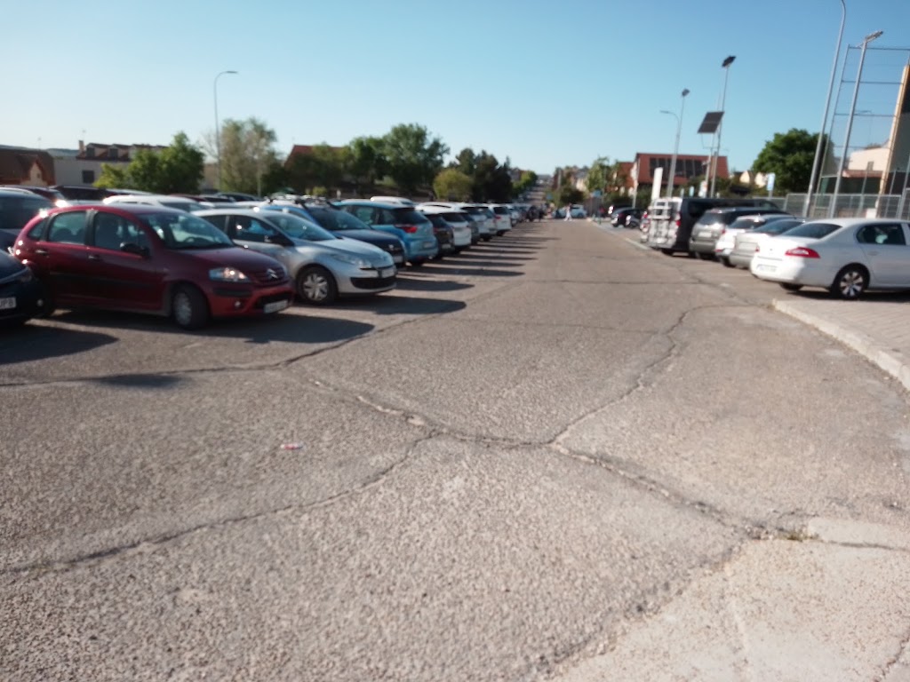 Aparcamiento Polideportivo Municipal Parque del Sureste — Estacionamiento