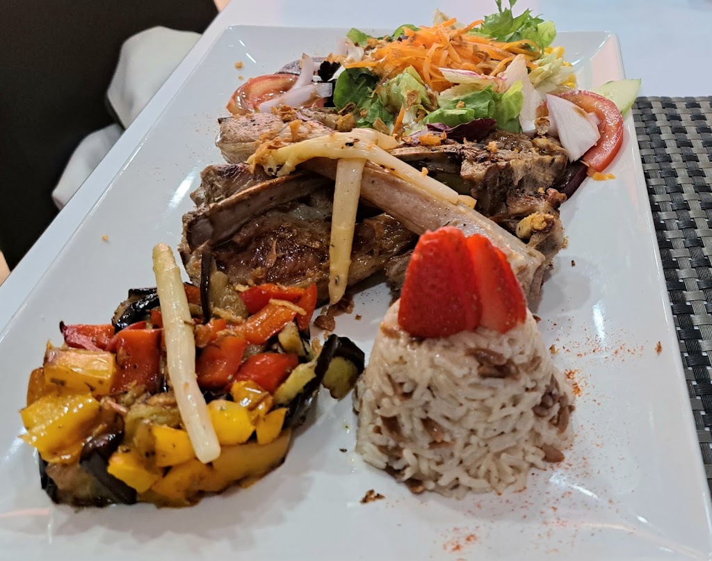 RESTAURANTE NOUR — Comida y bebida