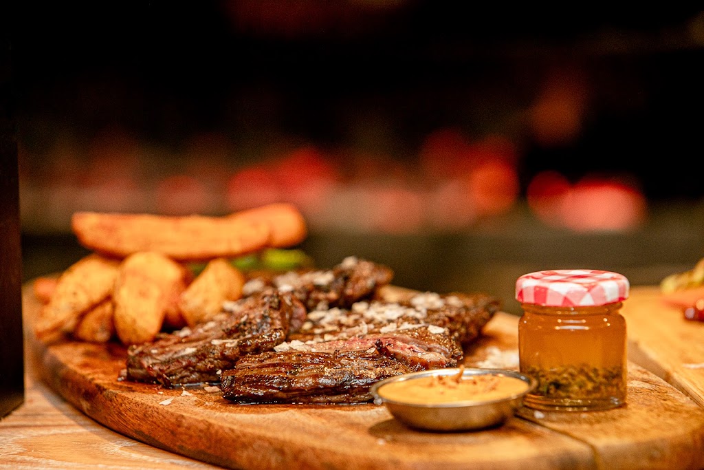 Bruder by 1906 * Street Steak House * — Comida y bebida