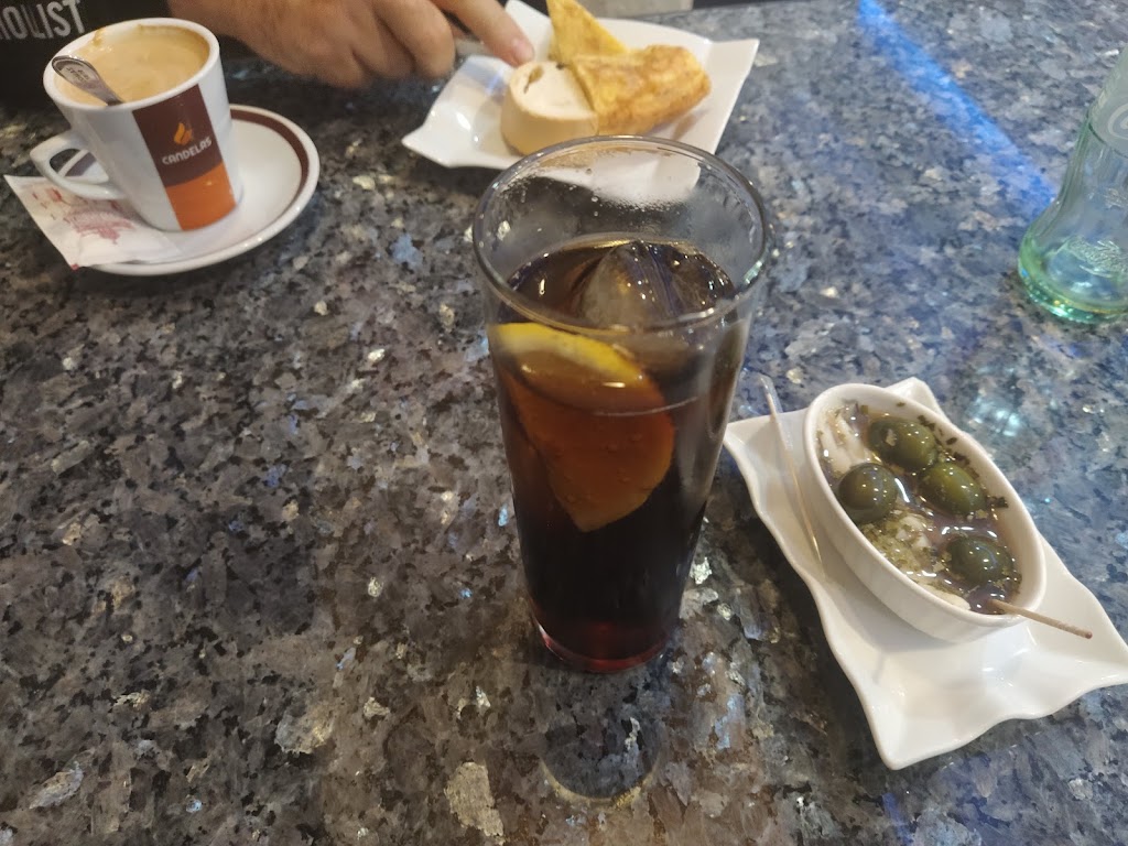 Cafe-Bar Puerta del Sol Loterias y apuestas del Estado — Comida y bebida