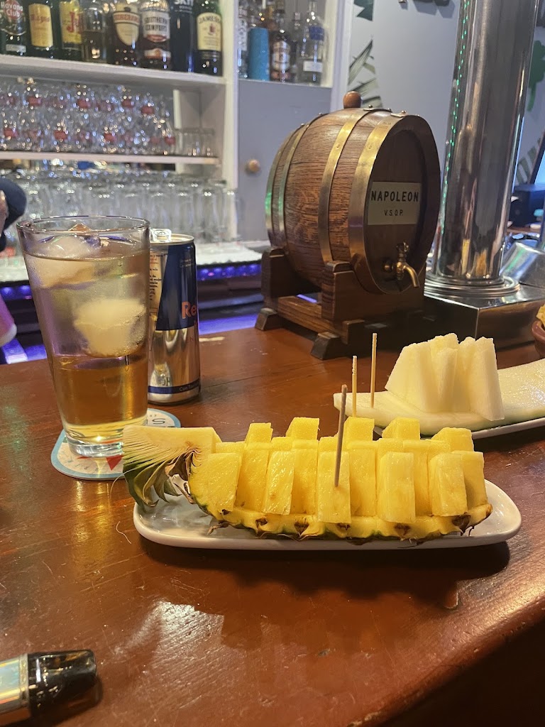 The Emerald Bar Fuengirola — Comida y bebida