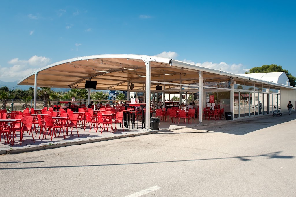 La Cantina - Stable Bar — Del propietario