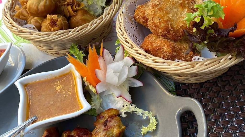 MONO THAI RESTAURANTE. — Comida y bebida