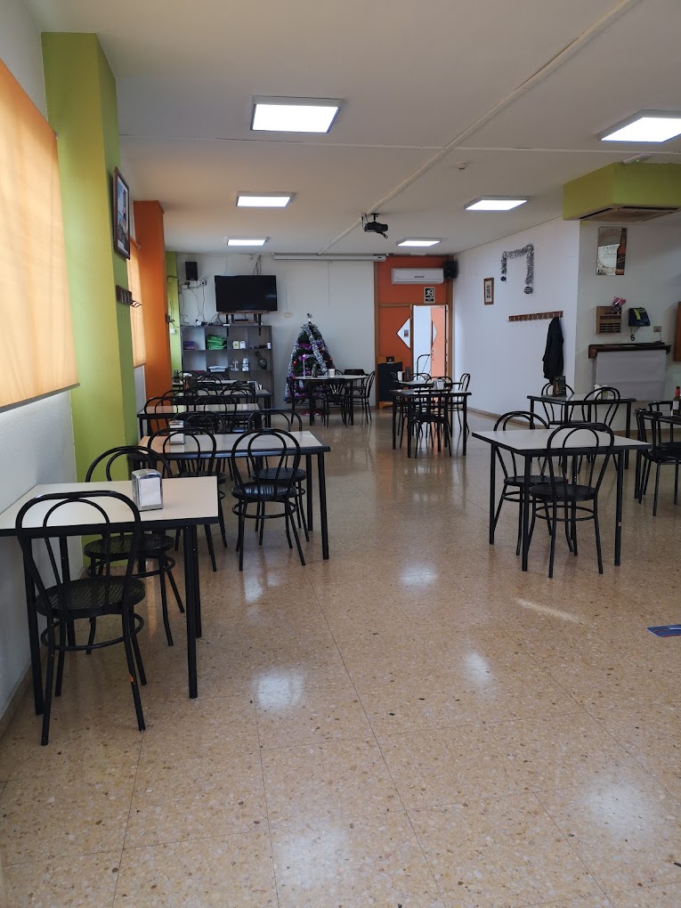 La Asociacion Bar Restaurante — Ambiente