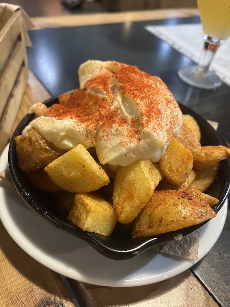 La Taperia de Gava — Comida y bebida