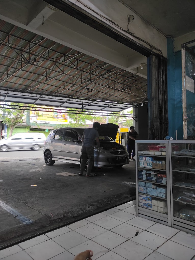 Bengkel & Variasi Mobil Surya Abadi Motor