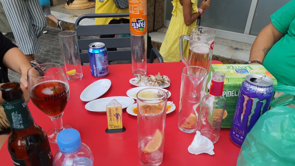 Bar Dragon De Oro — Comida y bebida