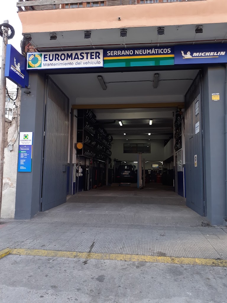 Euromaster Serrano Neumaticos — Exterior