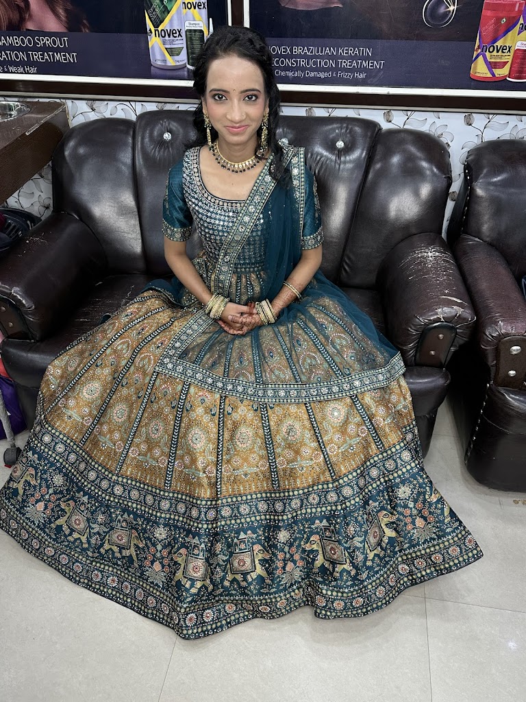 Highlight Beauty Salon Sandhole Mandi Branch