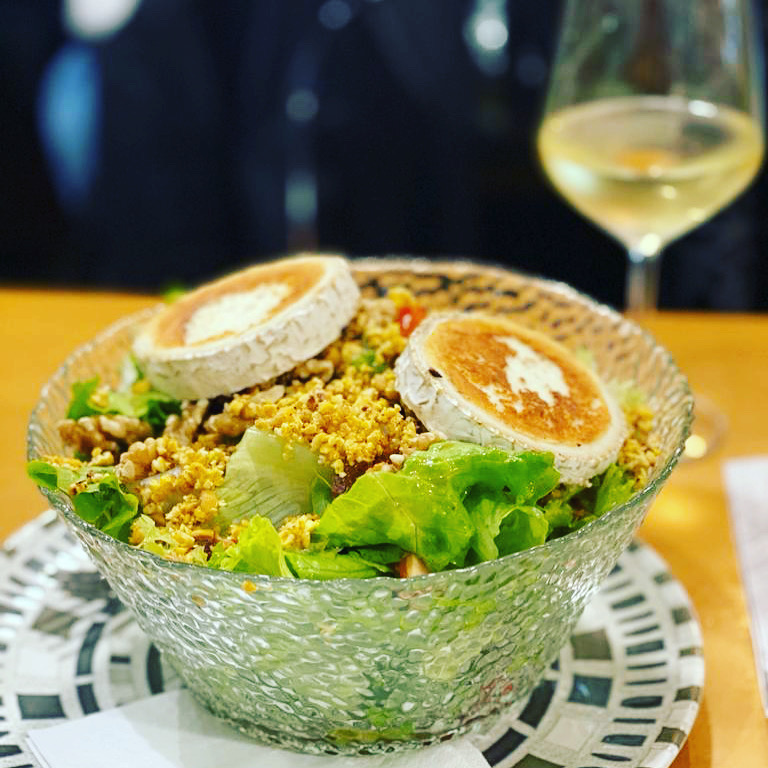 SACROMONTE GASTROBAR — Comida y bebida