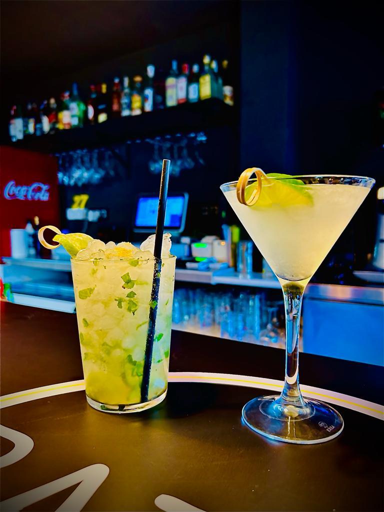 Bar 27 - Desayunos, Aperitivos & Cocteles — Comida y bebida