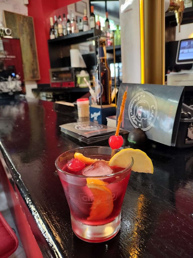 Cafe & Aroma Bar — Comida y bebida