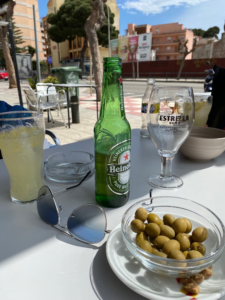 Red Rock Bar — Comida y bebida