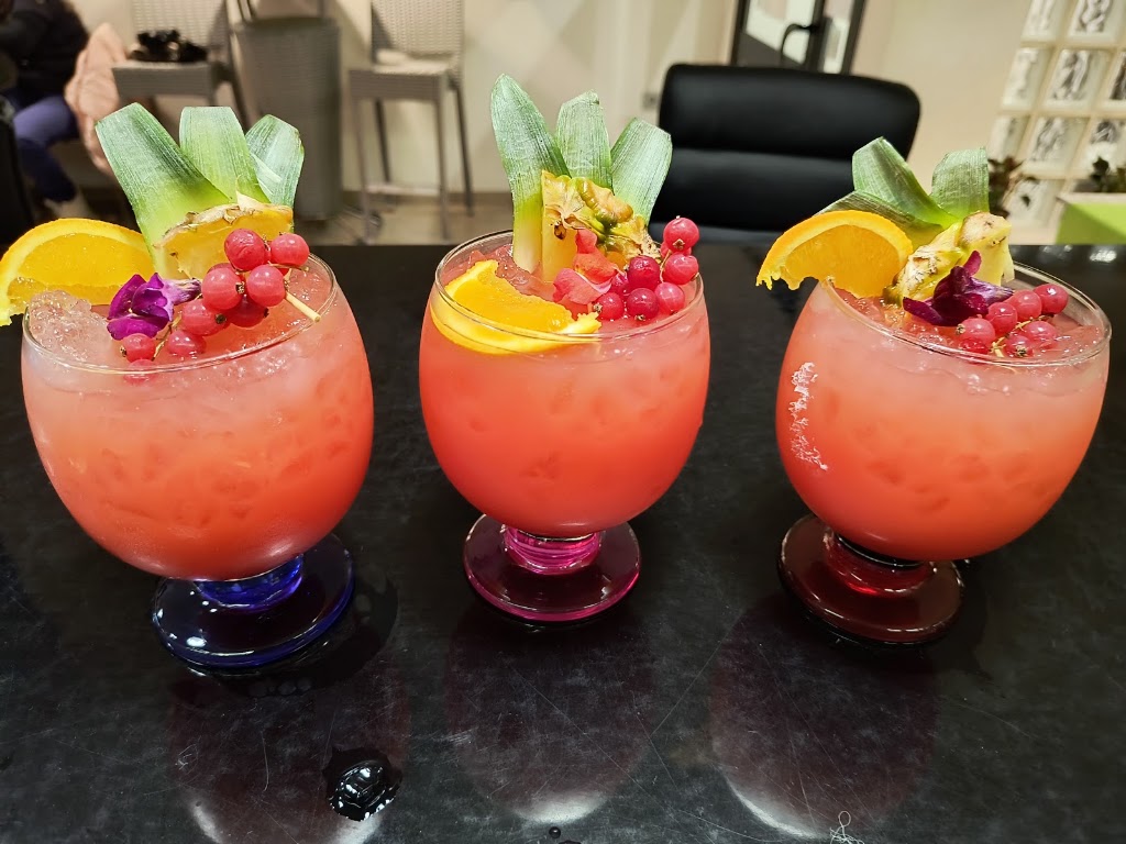 KL Coffee & Cocktail — Comida y bebida