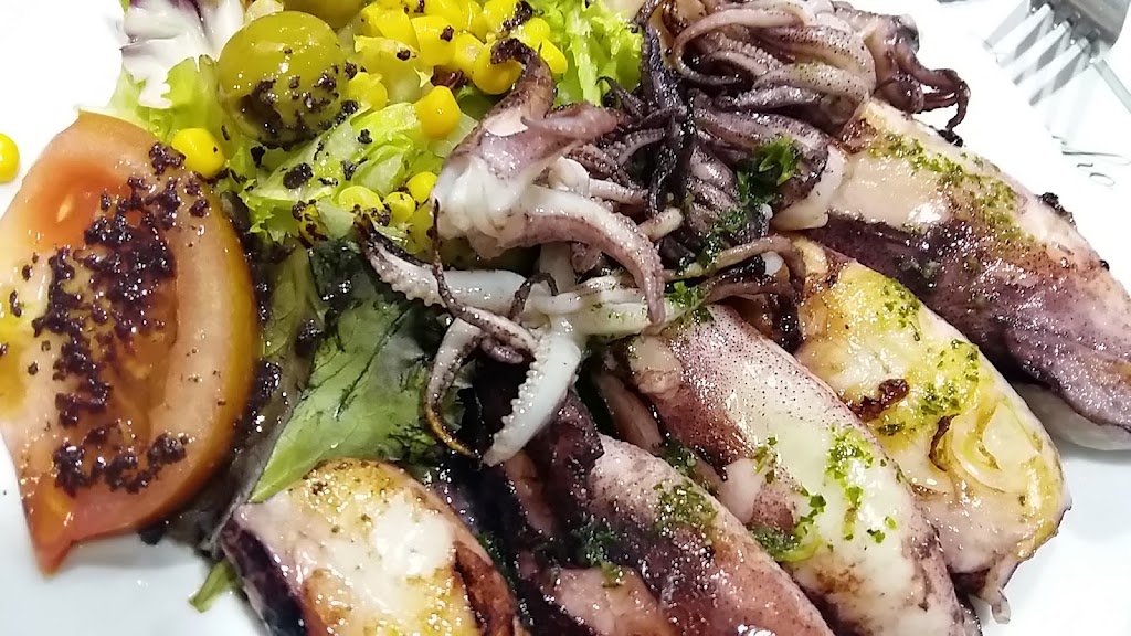 Ambigu Taberna — Comida y bebida