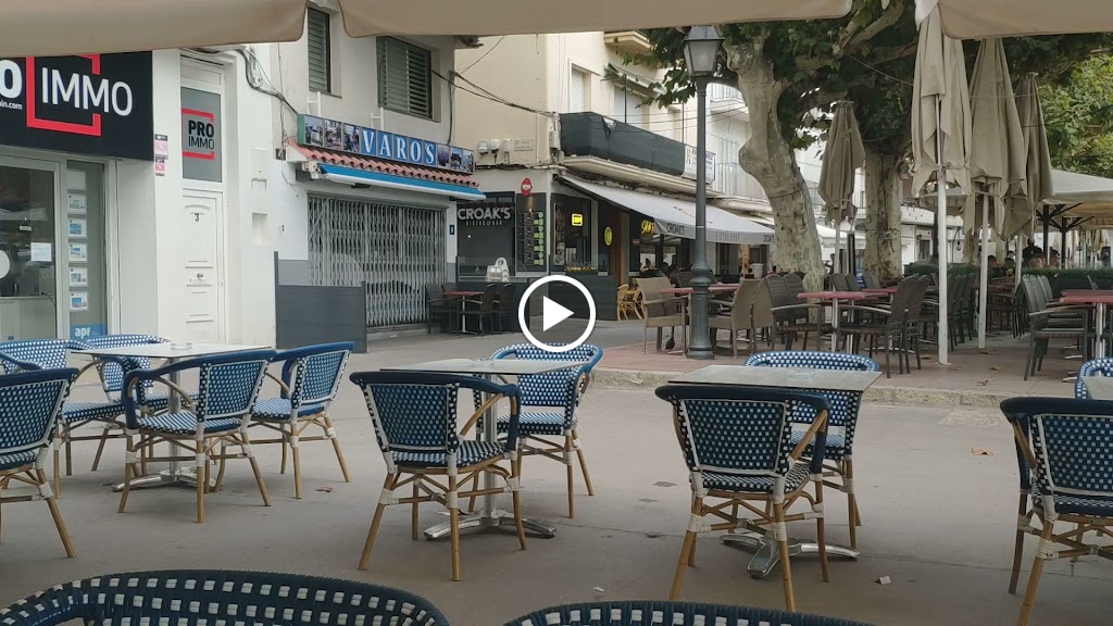 El Poke Corner Bar — Ambiente