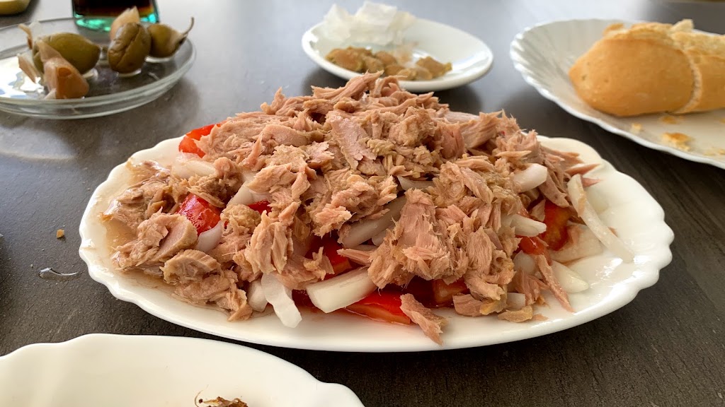 Venta Vina el Rubi — Comida y bebida