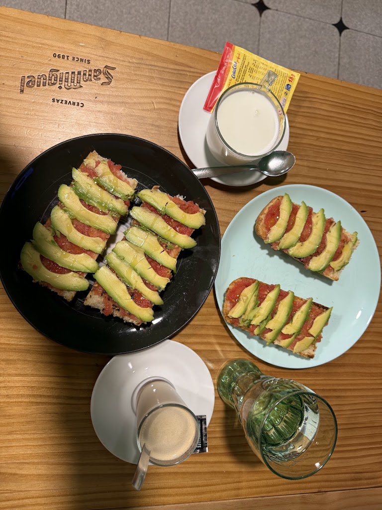 Cafeteria BBTotra — Comida y bebida