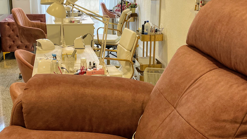 Cristina Cardoso Beauty. Nails .Lashes