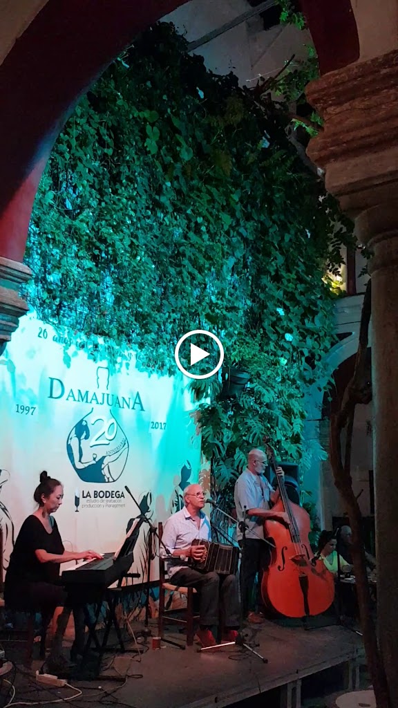 Damajuana — Ambiente