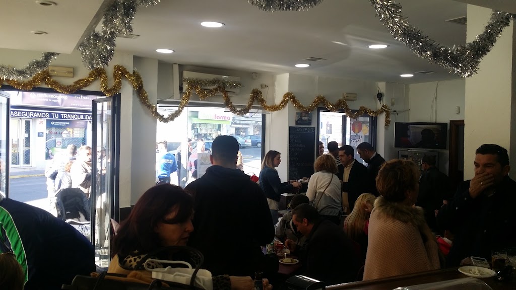 Cafe Bar La Dehesa — Ambiente