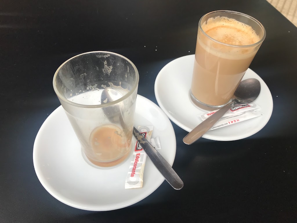 Cafeteria Esencia — Comida y bebida