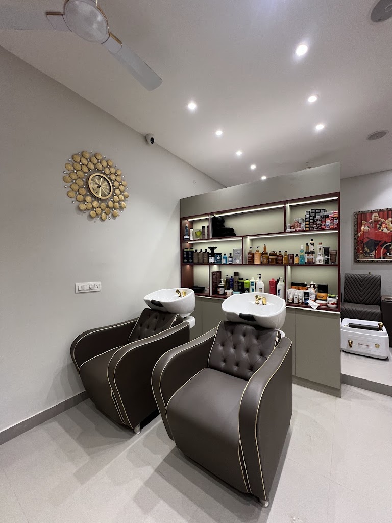 Muskan Makeover Unisex Salon