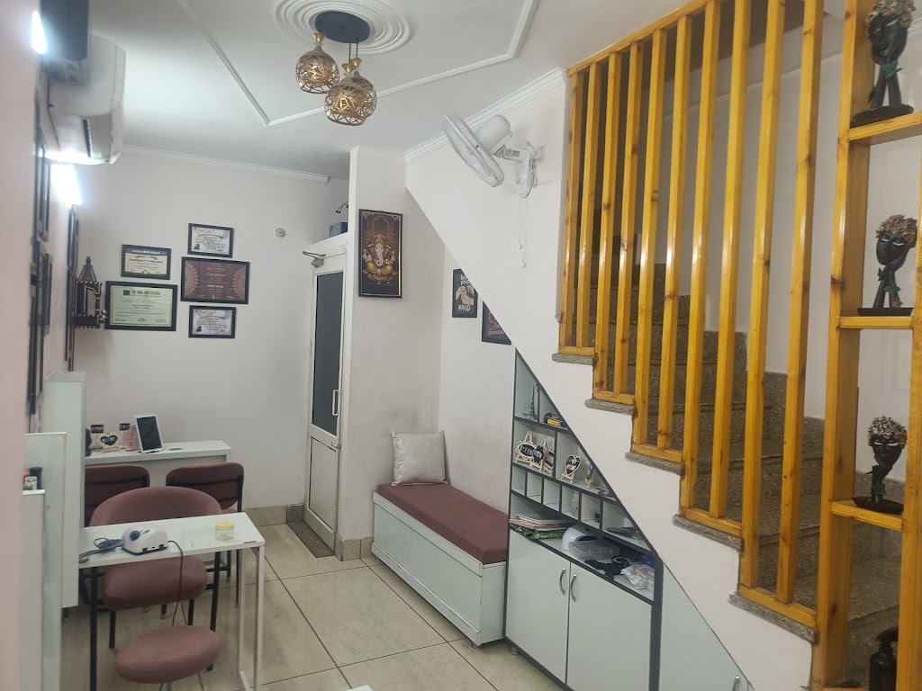 Dwarkadhish Mehandi Nail S Best Nail Artist Nail Extensions In Kaithal Best Mehandi Designer In Kaithal