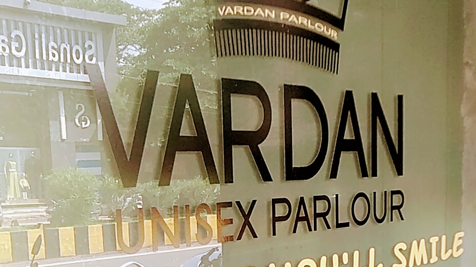 Vardan Unisex Parlour