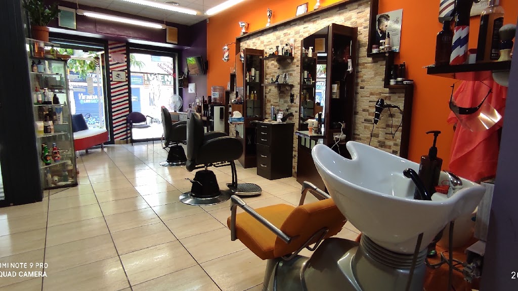 J. Camacho Peluqueria y Estetica — Interior