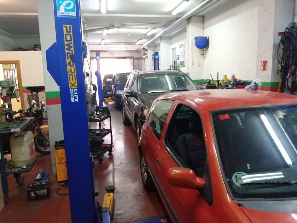 Autoreparacio Navarro - Taller mecanico en Viladecans — Taller