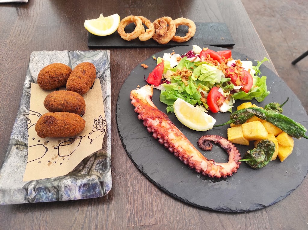 Pico Fino Mercat de Tapes — Comida y bebida