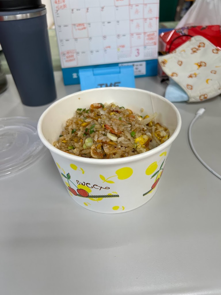 各式炒飯、咖哩、鍋燒麵（景華街3巷內，楊基補習班對面，7-11隔壁） 的照片