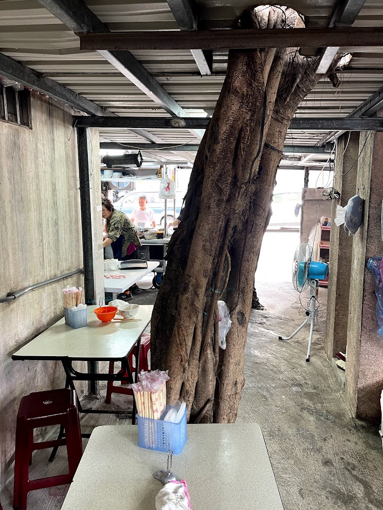 榕樹下米苔目 的照片