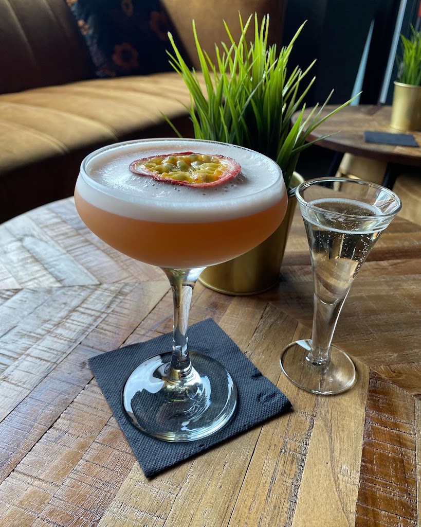 The Lounge Restaurant and tapas bar — Comida y bebida