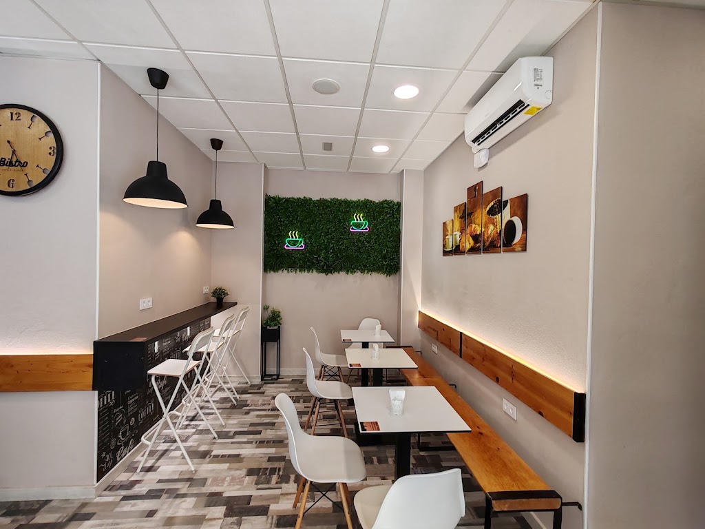 Reina Cafeteria — Ambiente
