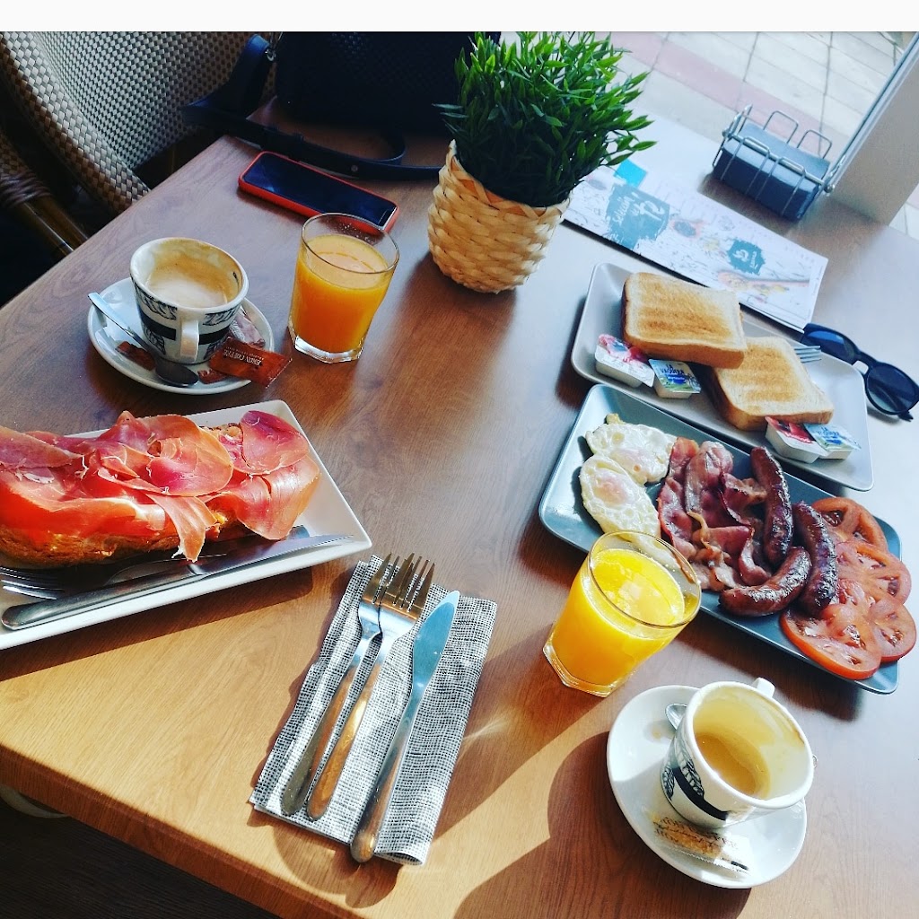 La Continental Coffee, Beer & Food — Zumo