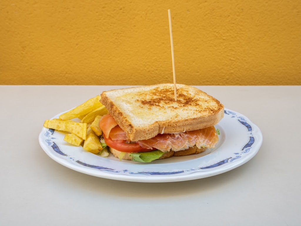 Auto Center Bar Torrejon — Comida y bebida