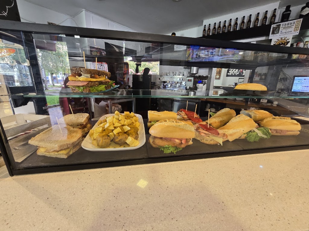 UZTURRE TABERNA BAR — Ambiente