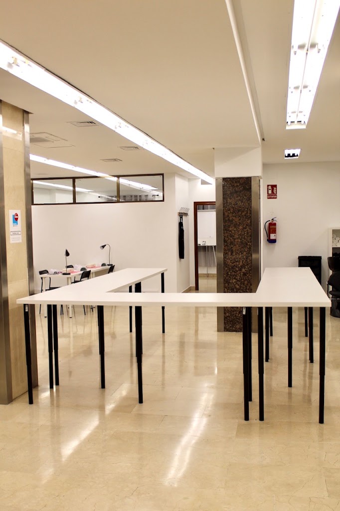 New Fama, Escuela de Peluqueria y Estetica — Interior