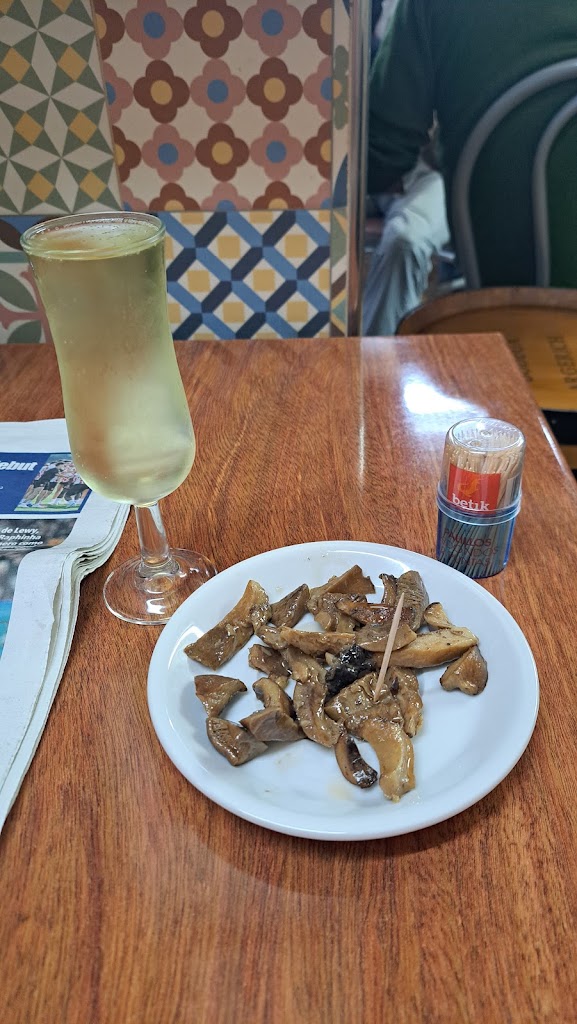 La Bodega Argerich — Comida y bebida