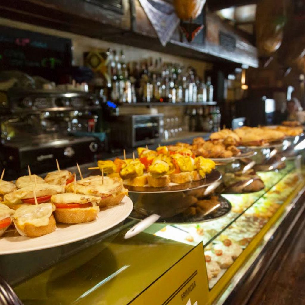 Taberna Lekeitio — Comida y bebida
