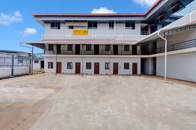 Spot On Iae475 New Ss Inn Hunsur